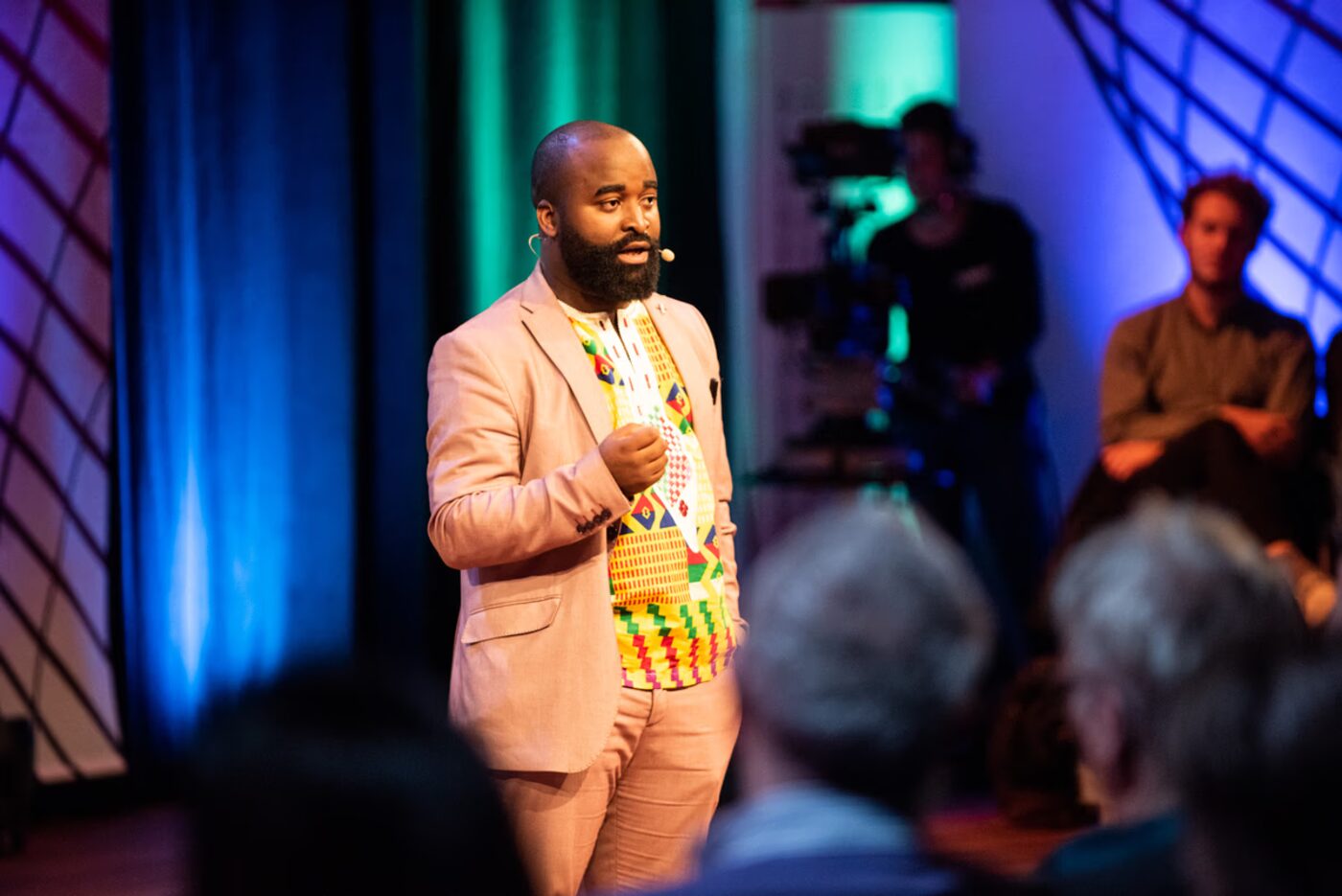 Kiza Magendane bij Brainwash, lezing over Worteling